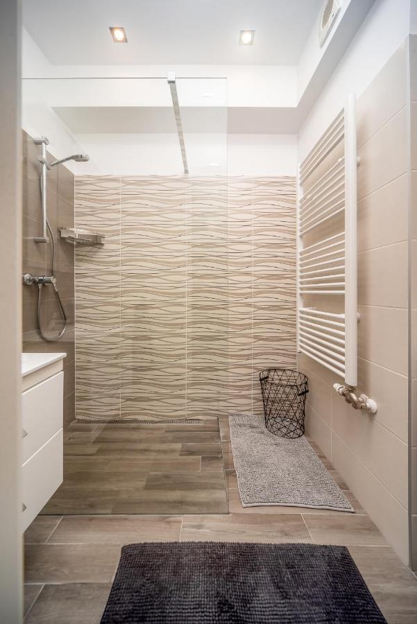 בודפשט Grace Pine Apartment 3 מראה חיצוני תמונה